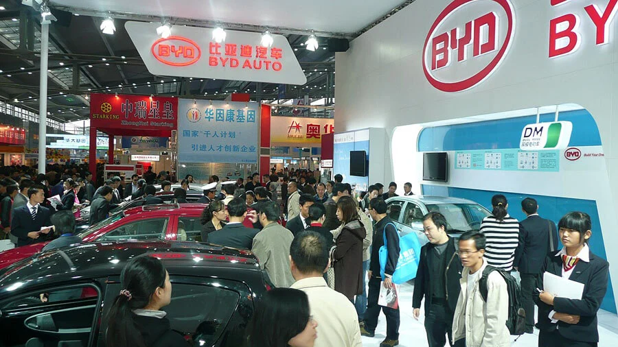 BYD стенді 2009 жылы Шэньчжэндегі Орталық Қытай жоғары технологиялық жәрмеңкесінде