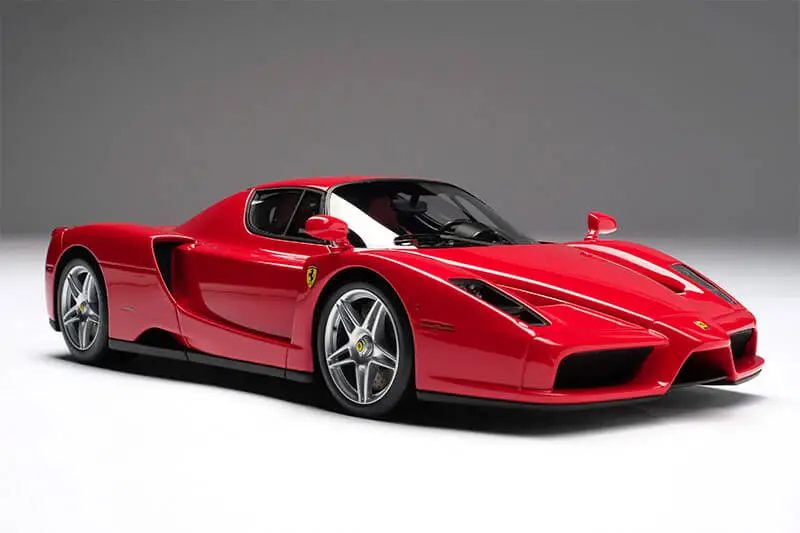 Ferrari Enzo моделі. 65 градуста орналасқан цилиндрлер саны 12, 660 ат күші, 355 км/сағ макс. жылдамдығы