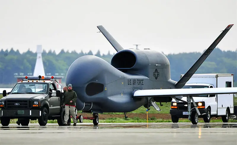 Global Hawk автономды ұшағы - дрон